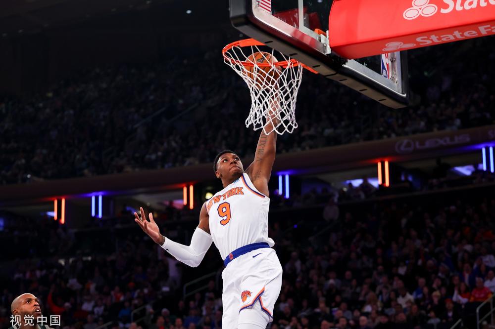 对足球的持 对足球的持