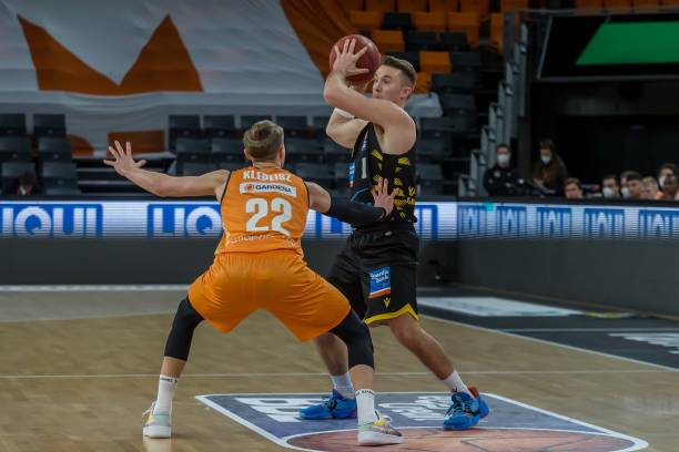 世预赛亚洲区综合：国足排名垫底 日本提前出线